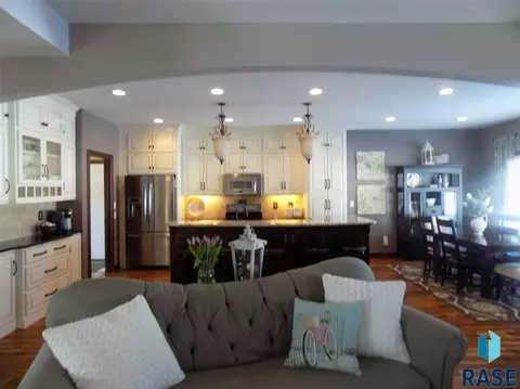 2401 E Yorkshire St, Sioux Falls, SD 57108 photo 6