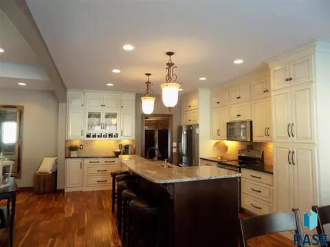 2401 E Yorkshire St, Sioux Falls, SD 57108 photo 7