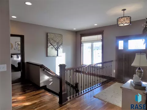 2401 E Yorkshire St, Sioux Falls, SD 57108 photo 2