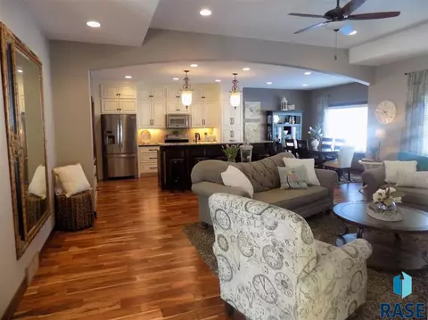 2401 E Yorkshire St, Sioux Falls, SD 57108 photo 4