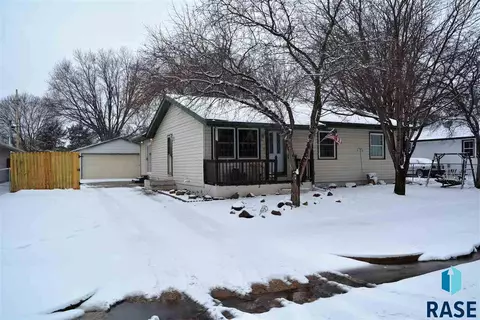 1605 N Mable Ave, Sioux Falls, SD 57103 photo 2