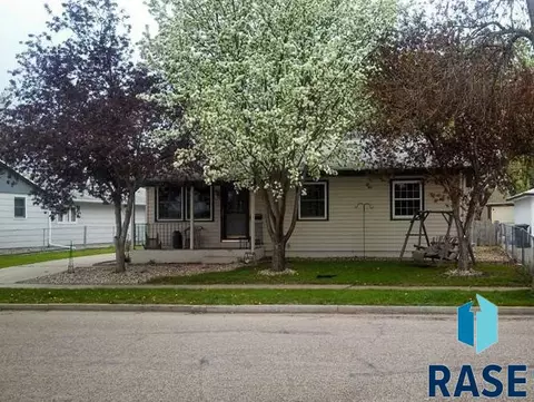 1605 N Mable Ave, Sioux Falls, SD 57103 photo 1