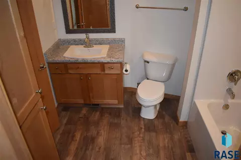 1809 E Tracy Ln, Sioux Falls, SD 57103 photo 9