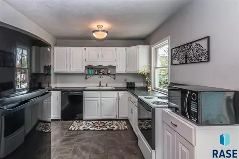 3113 E 22nd St, Sioux Falls, SD 57103 photo 2