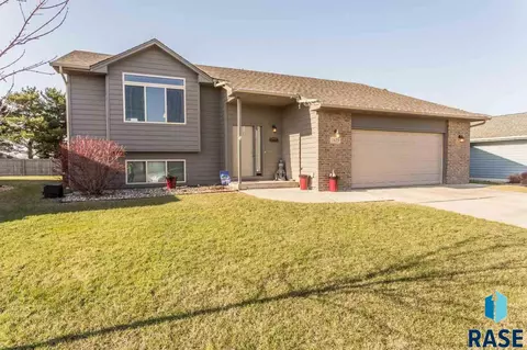 7429 W 65th St, Sioux Falls, SD 57106 photo 1