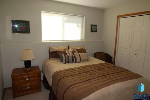 220 Carroll St, Canton, SD 57013 photo 17