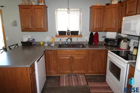 220 Carroll St, Canton, SD 57013 photo 5