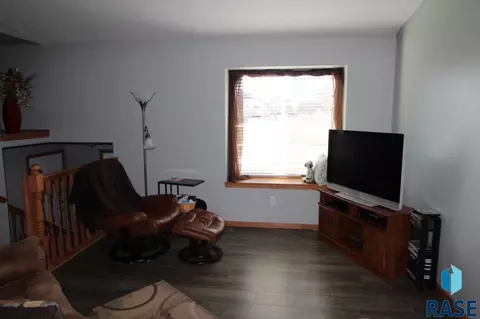 220 Carroll St, Canton, SD 57013 photo 3