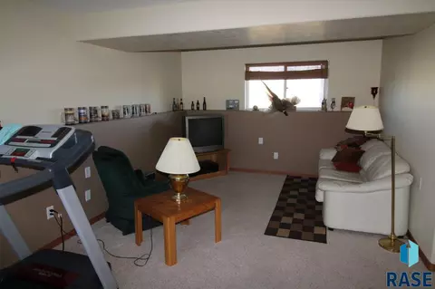 220 Carroll St, Canton, SD 57013 photo 13