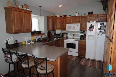 220 Carroll St, Canton, SD 57013 photo 4