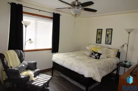 220 Carroll St, Canton, SD 57013 photo 8