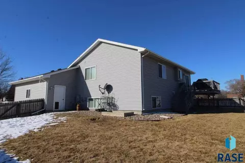220 Carroll St, Canton, SD 57013 photo 22