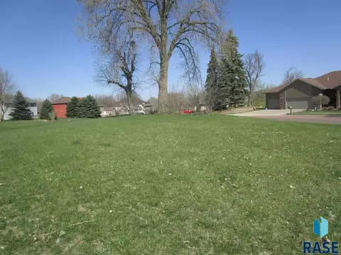 505 N Riverwood Cir, Brandon, SD 57005 photo 2