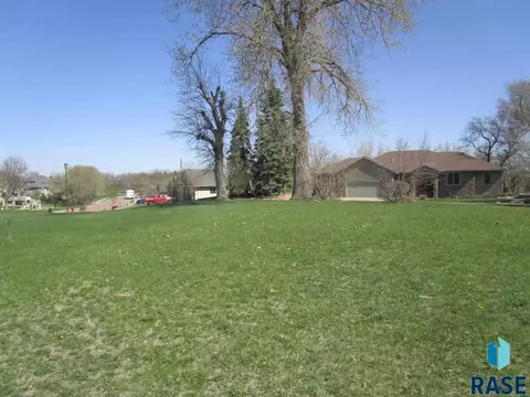 505 N Riverwood Cir, Brandon, SD 57005 photo 3
