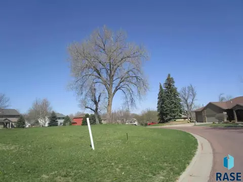 505 N Riverwood Cir, Brandon, SD 57005 photo 1