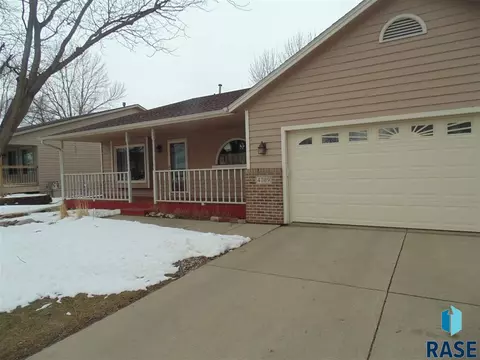4709 S Kyle Ave, Sioux Falls, SD 57103 photo 2