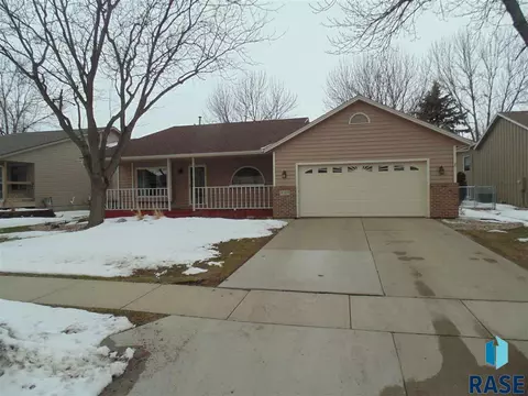 4709 S Kyle Ave, Sioux Falls, SD 57103 photo 1