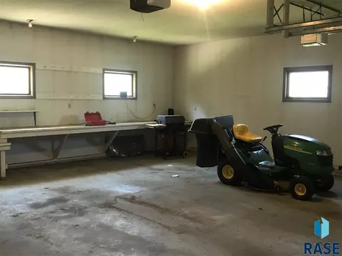721 S West Wynken Dr, Freeman, SD 57029 photo 30