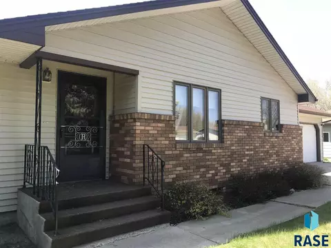 721 S West Wynken Dr, Freeman, SD 57029 photo 3