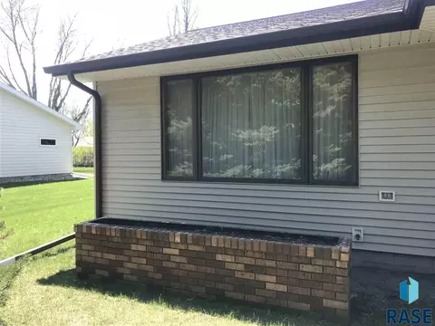 721 S West Wynken Dr, Freeman, SD 57029 photo 2