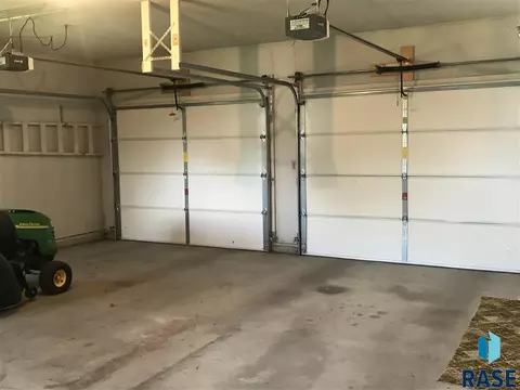 721 S West Wynken Dr, Freeman, SD 57029 photo 31