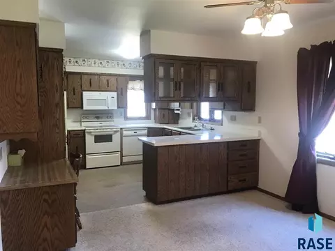 721 S West Wynken Dr, Freeman, SD 57029 photo 7