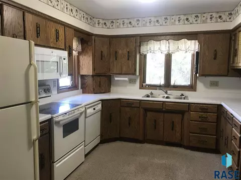 721 S West Wynken Dr, Freeman, SD 57029 photo 6