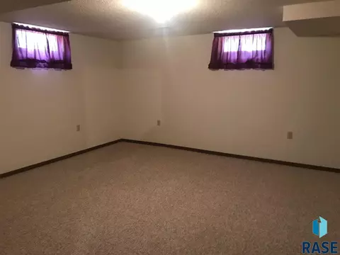 721 S West Wynken Dr, Freeman, SD 57029 photo 24