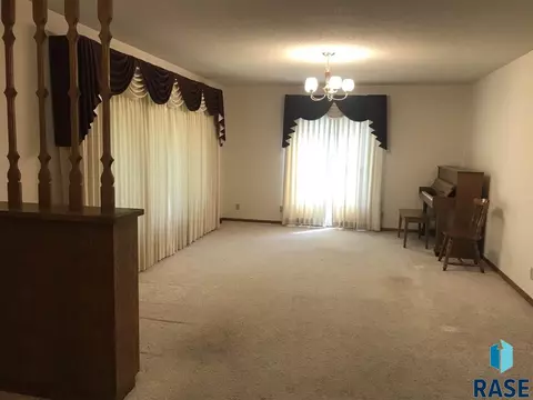 721 S West Wynken Dr, Freeman, SD 57029 photo 12