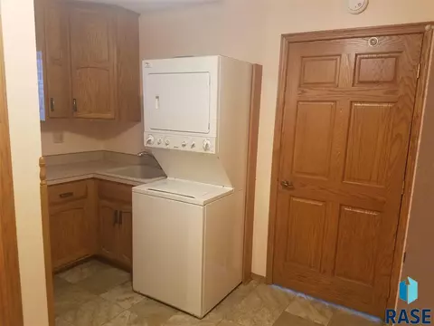 541 S Hill St, Salem, SD 57058 photo 5