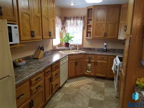 541 S Hill St, Salem, SD 57058 photo 6