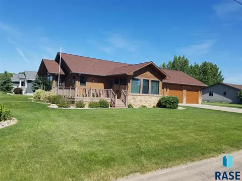541 S Hill St, Salem, SD 57058 photo 1