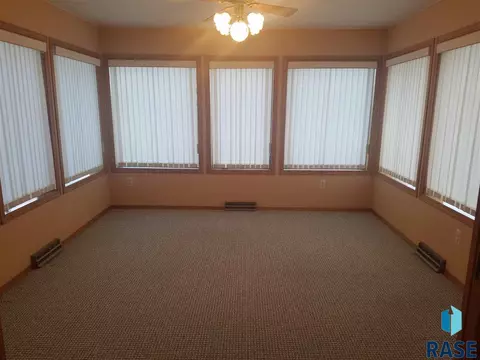541 S Hill St, Salem, SD 57058 photo 7