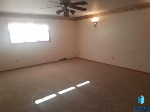 541 S Hill St, Salem, SD 57058 photo 13