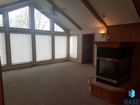 541 S Hill St, Salem, SD 57058 photo 9