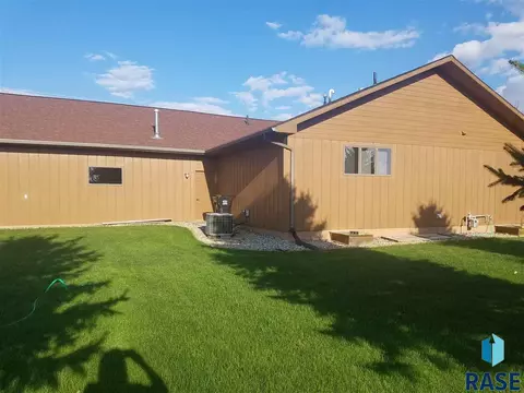 541 S Hill St, Salem, SD 57058 photo 2