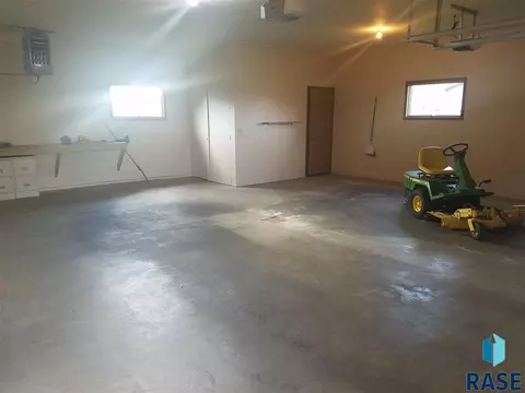 541 S Hill St, Salem, SD 57058 photo 4