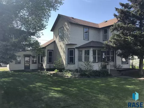 517 N Duff St, Mitchell, SD 57301 photo 1