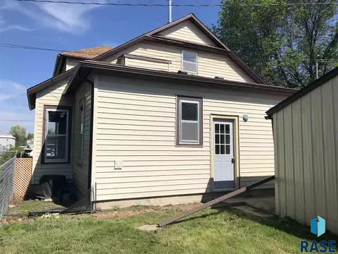 517 N Duff St, Mitchell, SD 57301 photo 3