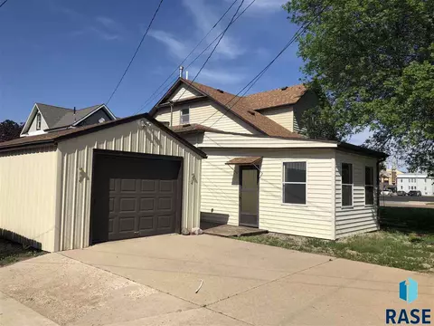 517 N Duff St, Mitchell, SD 57301 photo 2