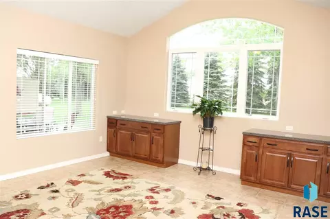 48198 Kim Cir, Brandon, SD 57005 photo 11