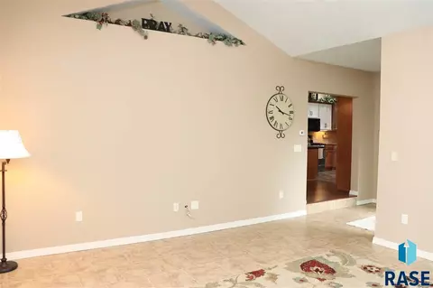 48198 Kim Cir, Brandon, SD 57005 photo 12