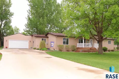 48198 Kim Cir, Brandon, SD 57005 photo 1
