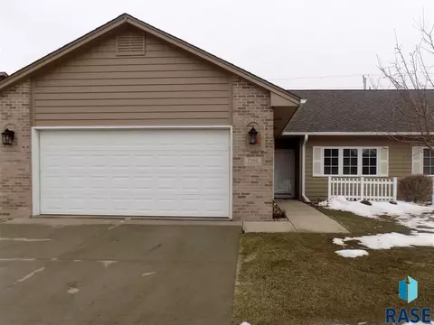 7300 S Hoffman Pl, Sioux Falls, SD 57108 photo 1