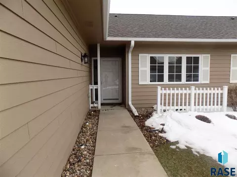7300 S Hoffman Pl, Sioux Falls, SD 57108 photo 2