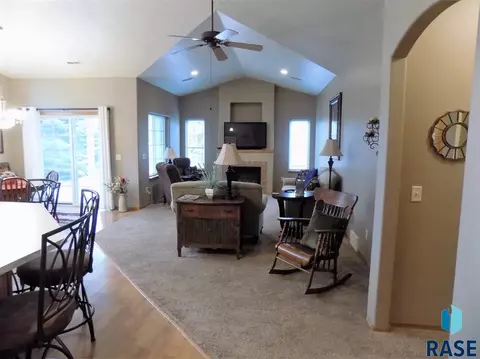 7300 S Hoffman Pl, Sioux Falls, SD 57108 photo 11
