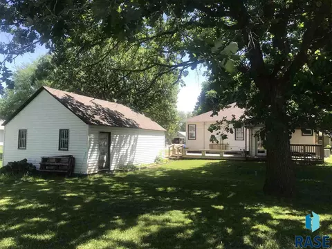 721 S Dewald St, Freeman, SD 57029 photo 3