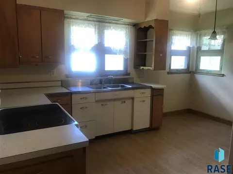721 S Dewald St, Freeman, SD 57029 photo 9