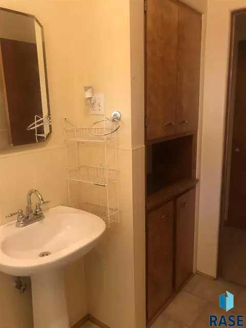 721 S Dewald St, Freeman, SD 57029 photo 14