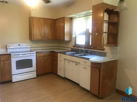 721 S Dewald St, Freeman, SD 57029 photo 10